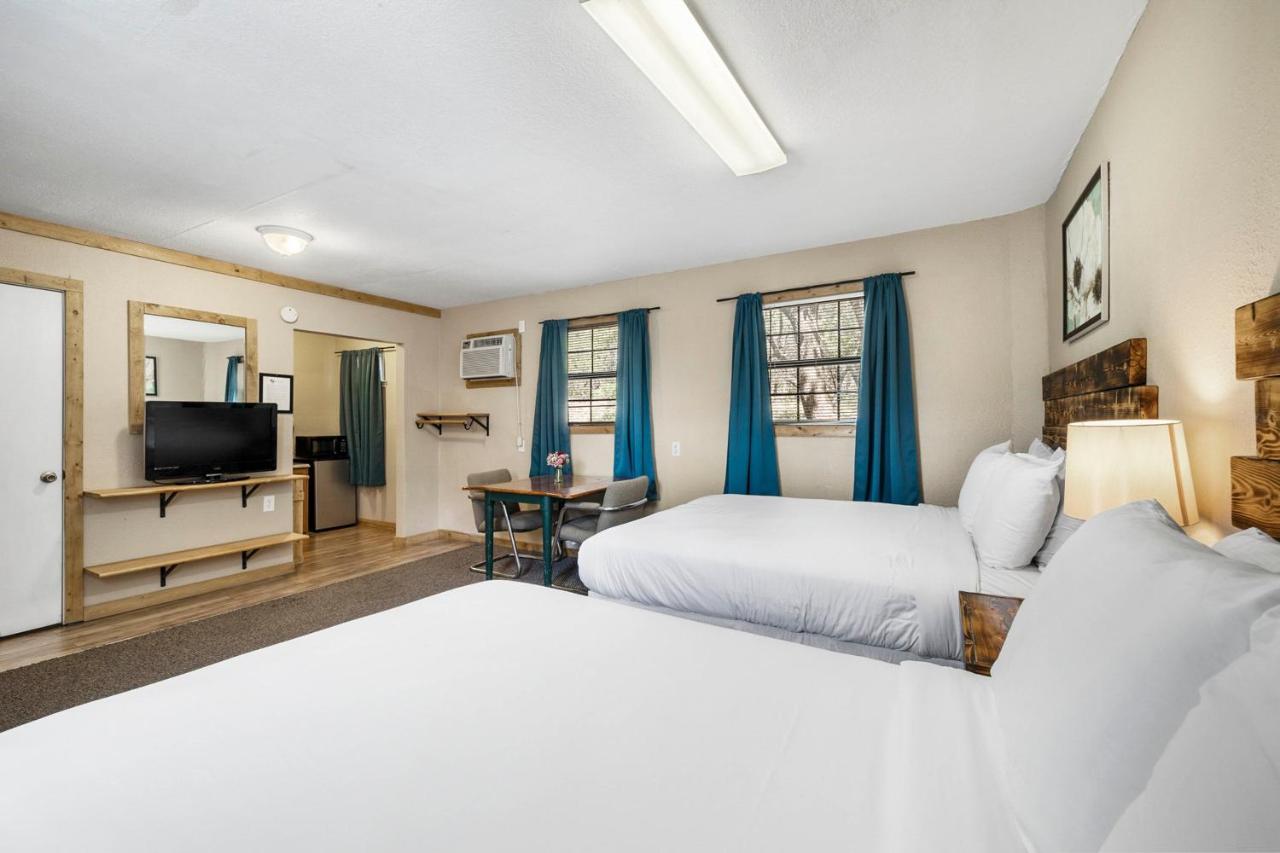 The Claire Hotel Canyon Lake Ngoại thất bức ảnh