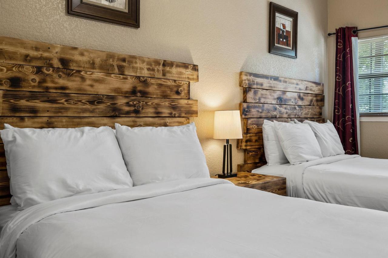 The Claire Hotel Canyon Lake Ngoại thất bức ảnh