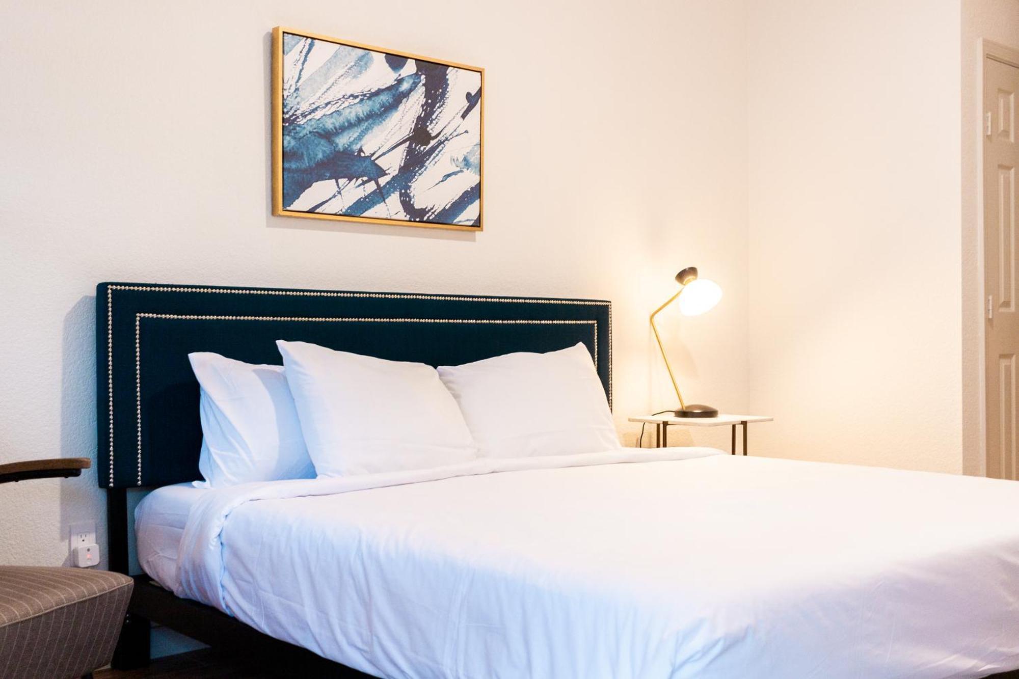The Claire Hotel Canyon Lake Ngoại thất bức ảnh